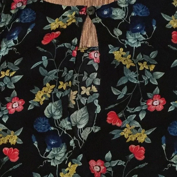 Old Navy floral tank for women - Picture 4 of 5